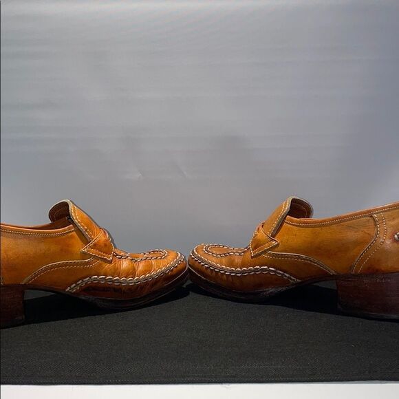 Vintage Brown Leather Loafer with a heal - Picture 6 of 11